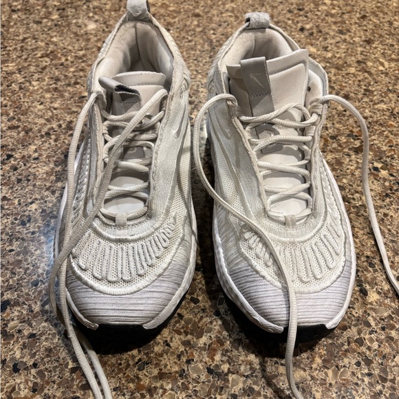 Men’s Size 8 Nike Cosmic Unity 003 Shoes - Picture 3 of 9